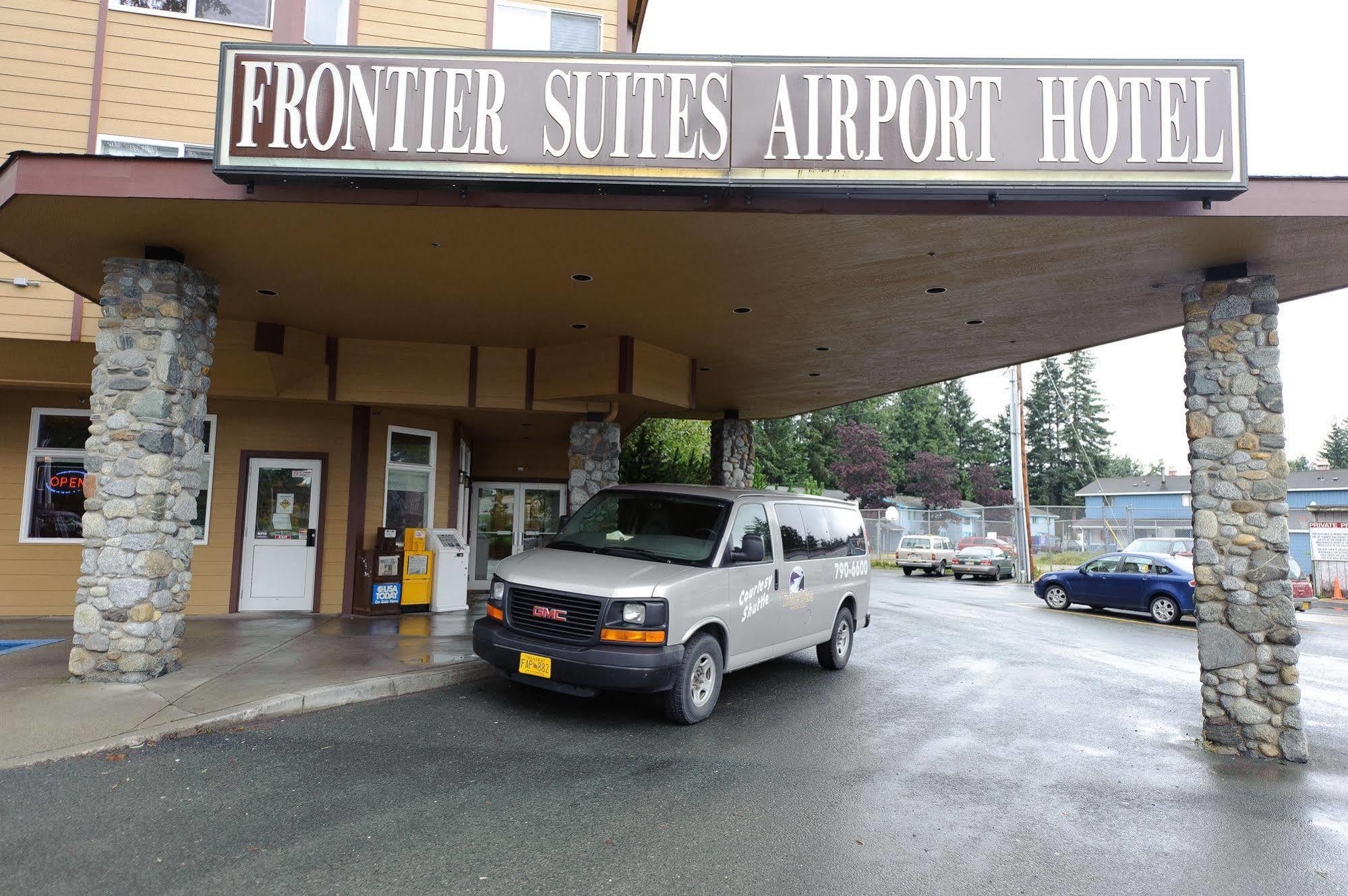 Frontier Suites Hotel In Джуно Екстериор снимка