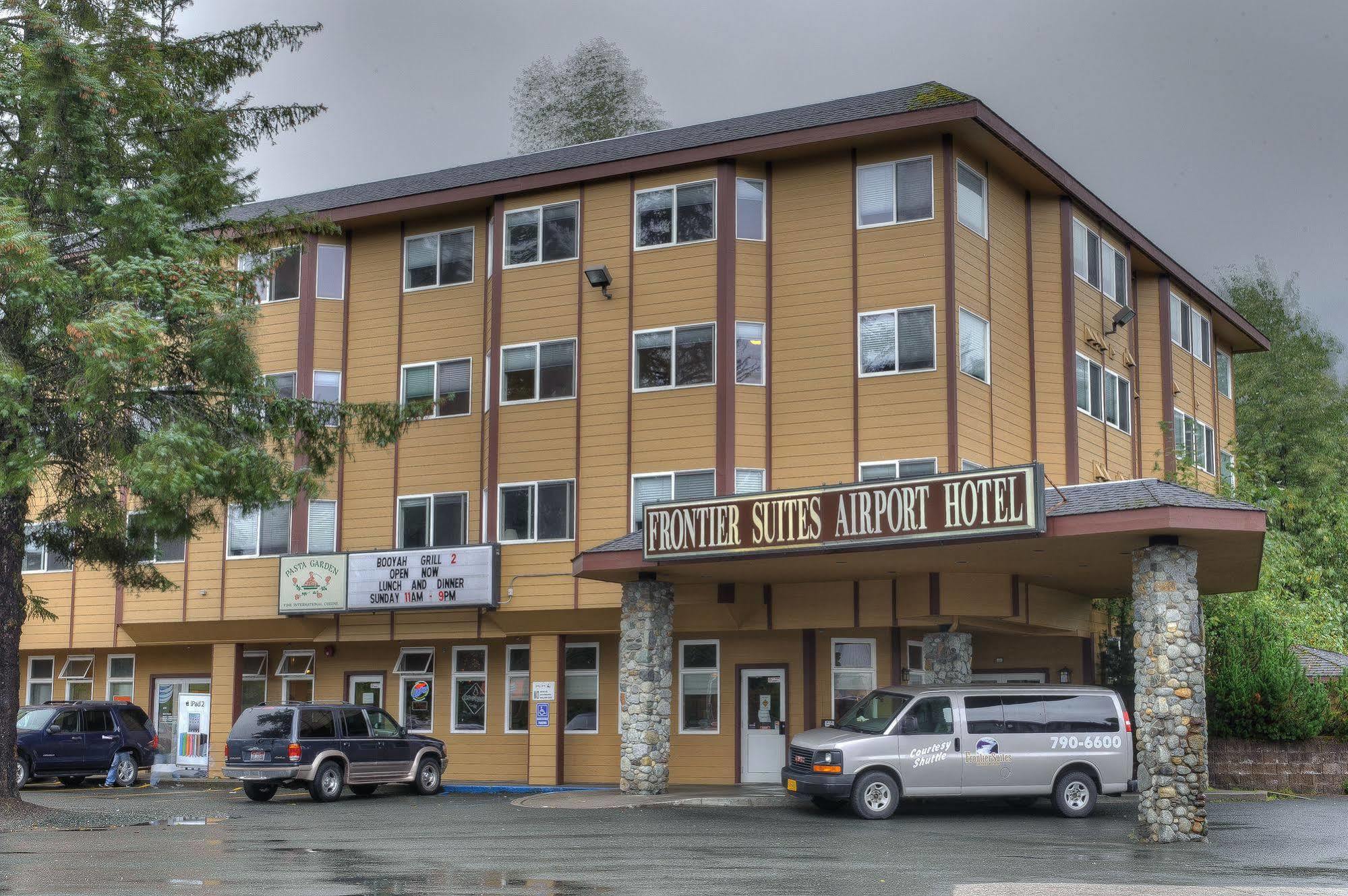 Frontier Suites Hotel In Джуно Екстериор снимка